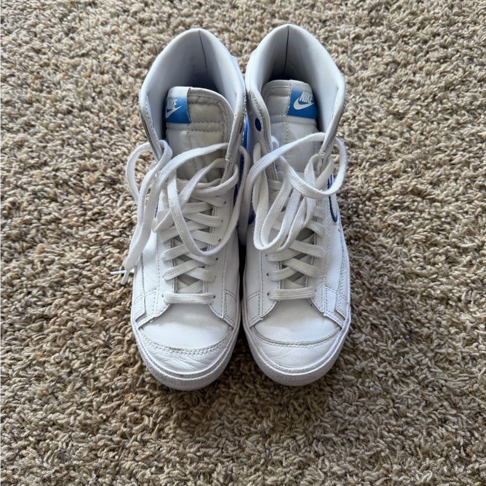 Nike Women’s White and Blue Airbrush High-Top Blazer Mid 77 Sneakers Rare